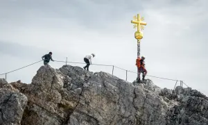 Deutschlands höchster Berg: Zugspitze besuchen So geht's!