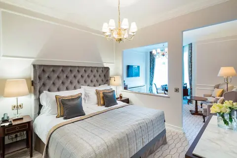 Fairmont Hotel Vier Jahreszeiten Hamburg: Luxus & Alsterblick