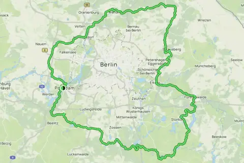 Karte des 66-Seen-Wanderwegs um Berlin und Potsdam mit grüner Markierung.