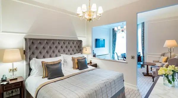 Fairmont Hotel Vier Jahreszeiten Hamburg: Luxus & Alsterblick