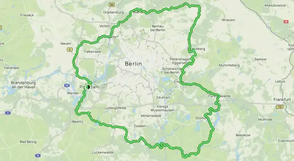 Karte des 66-Seen-Wanderwegs um Berlin und Potsdam mit grüner Markierung.
