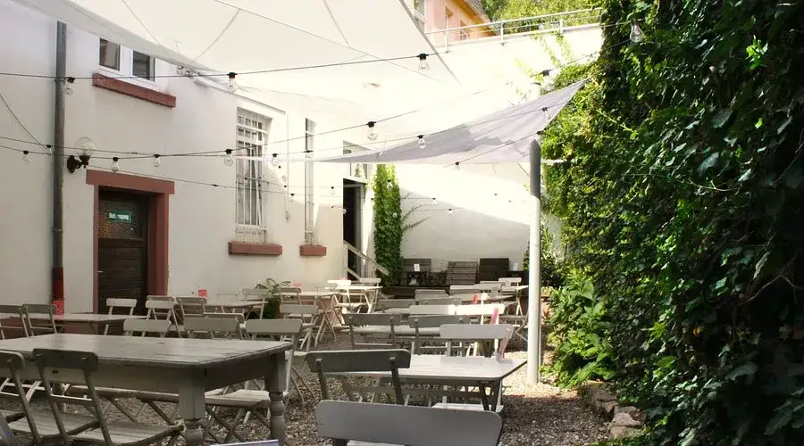 Wir Komplizen Restaurant Frankfurt Au&szlig;enansicht