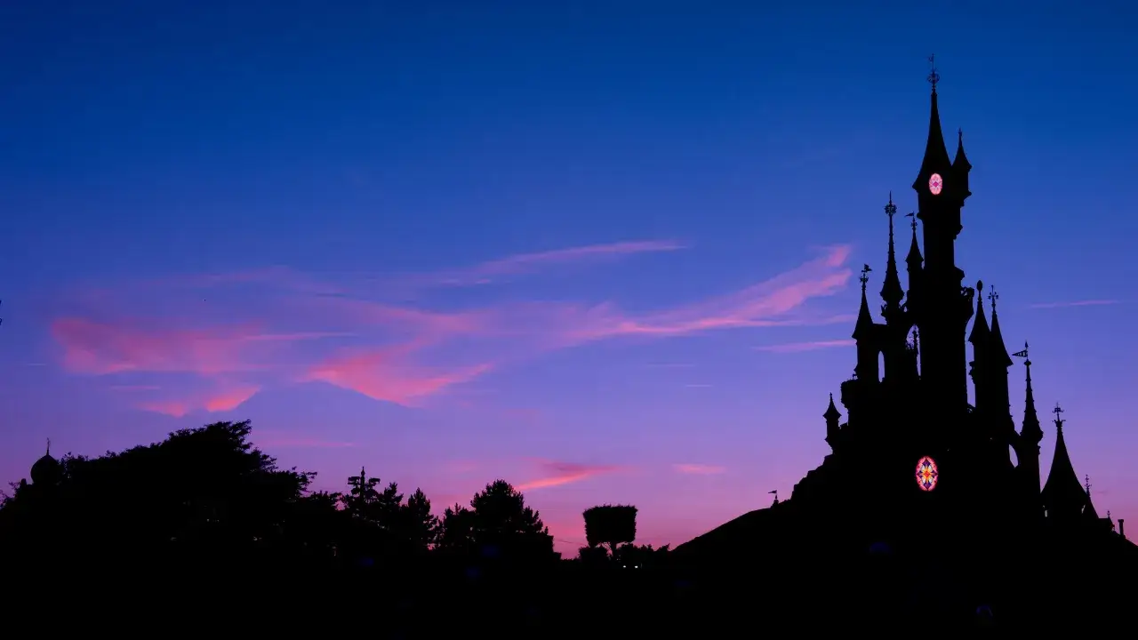 Disneyland Paris Dornröschenschloss bei Sonnenuntergang