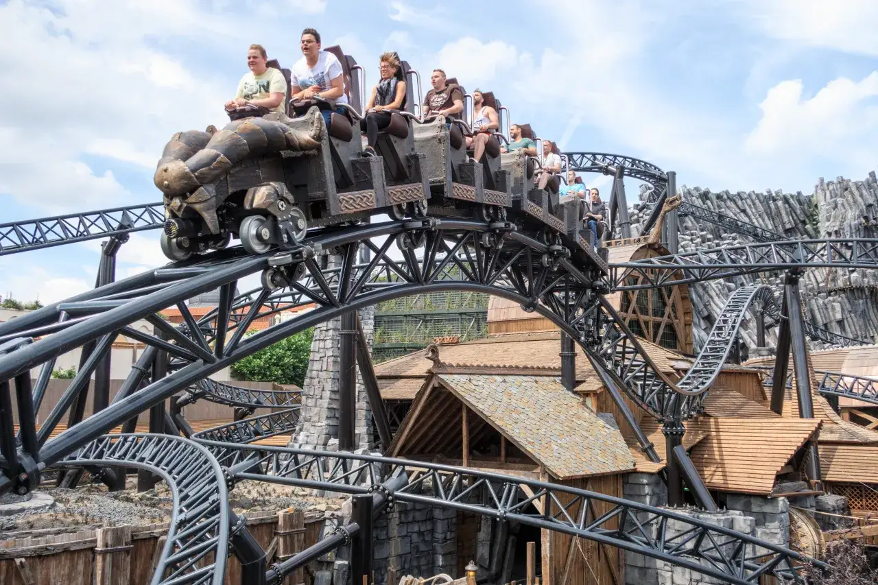 Phantasialand Taron Achterbahn Fahrt