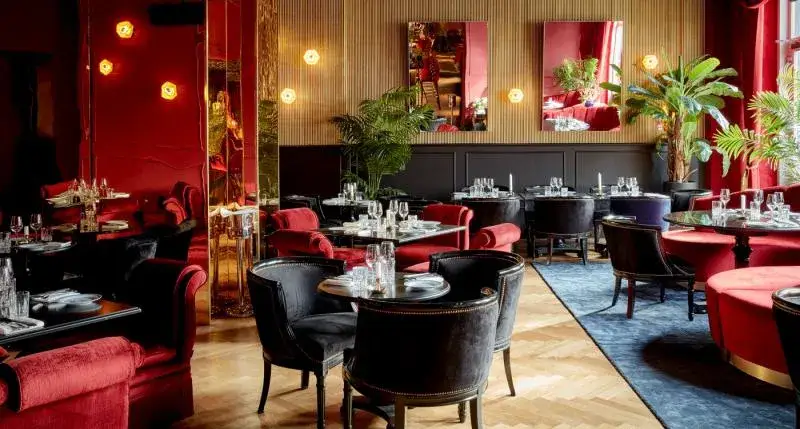 Berliner Gastronomie Szene lebhaftes Restaurant oder Caf&eacute;
