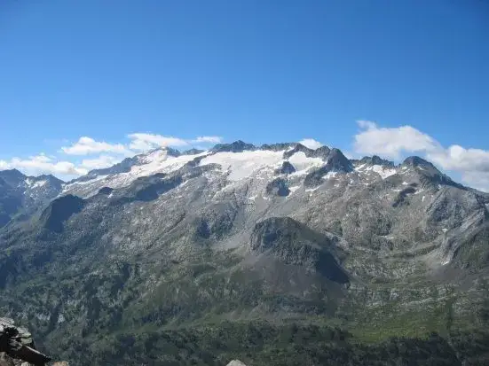 Pico de Aneto Gipfel Pyrenäen mit Gletscher