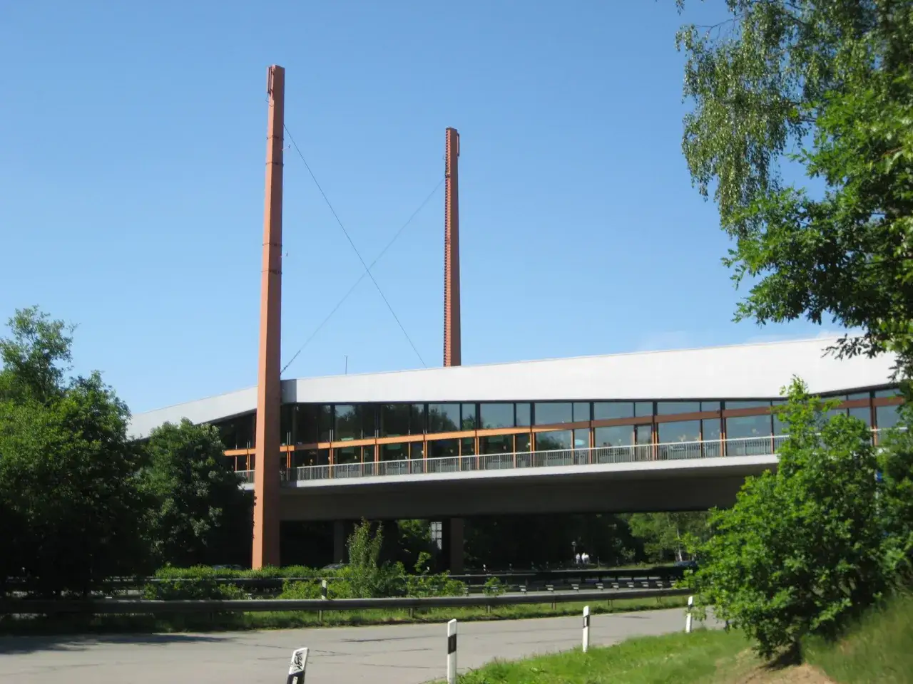 Rasthof Dammer Berge Autobahnbr&uuml;cke mit Aussichtsturm