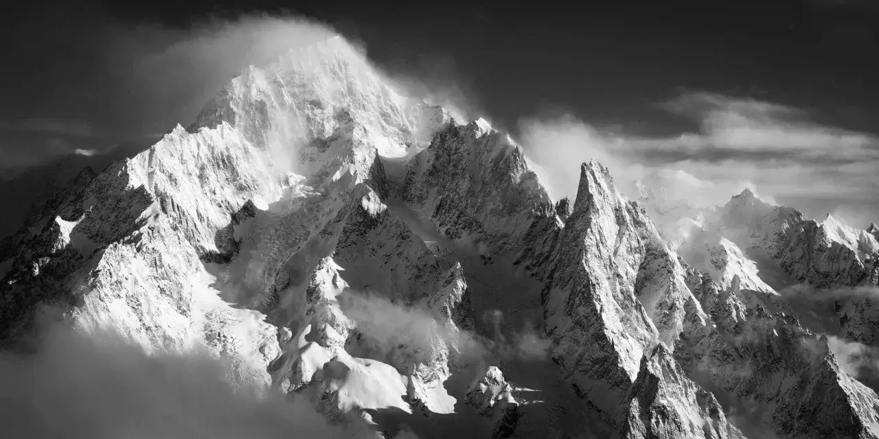 Panorama des Mont Blanc von der italienischen Seite Courmayeur