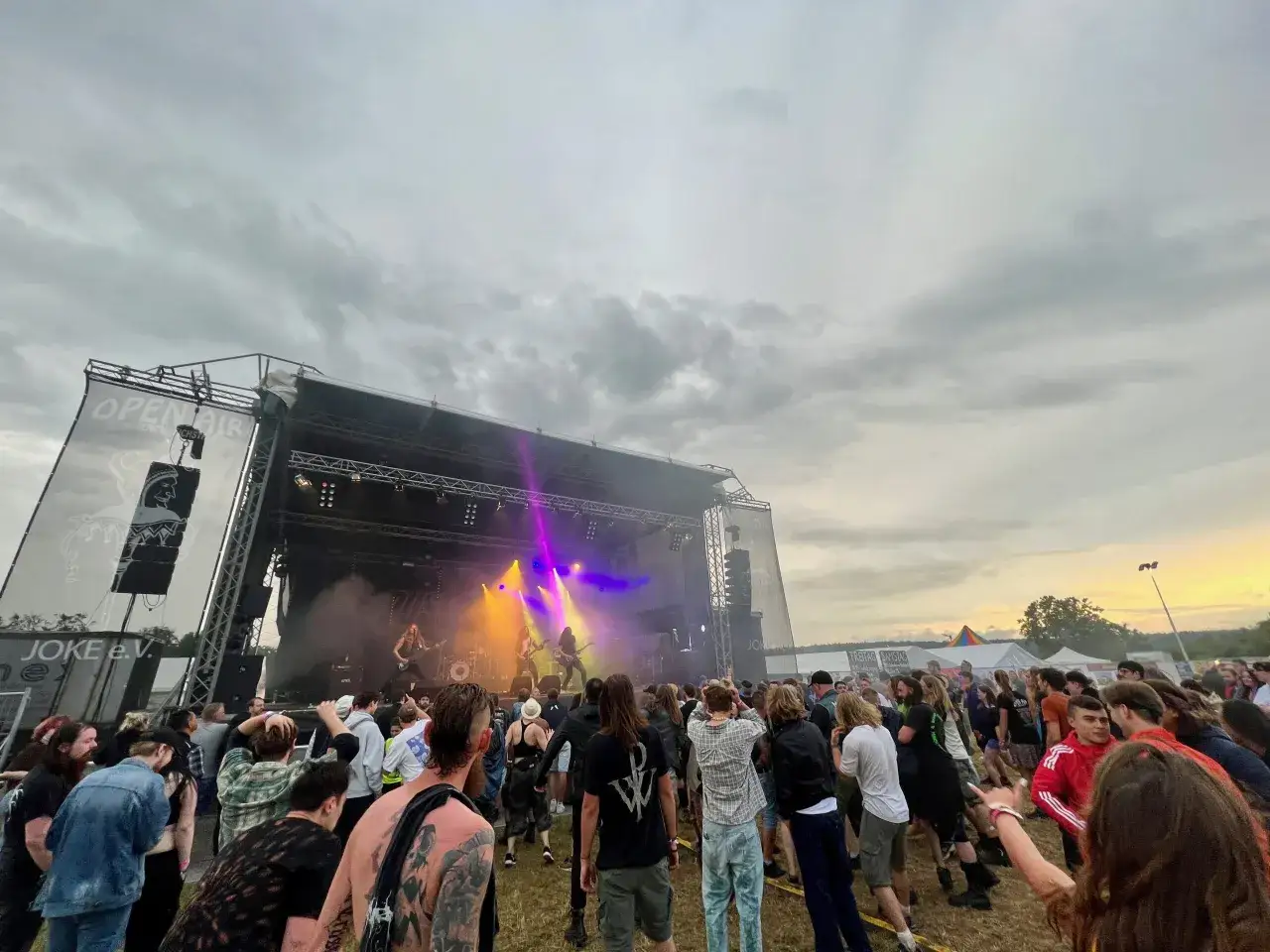 Open Air am Berg Festival Atmosph&auml;re B&uuml;hne