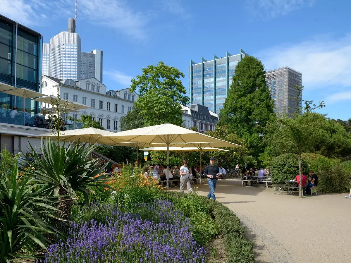 Frankfurt Main Nizza Park mediterrane Atmosphäre